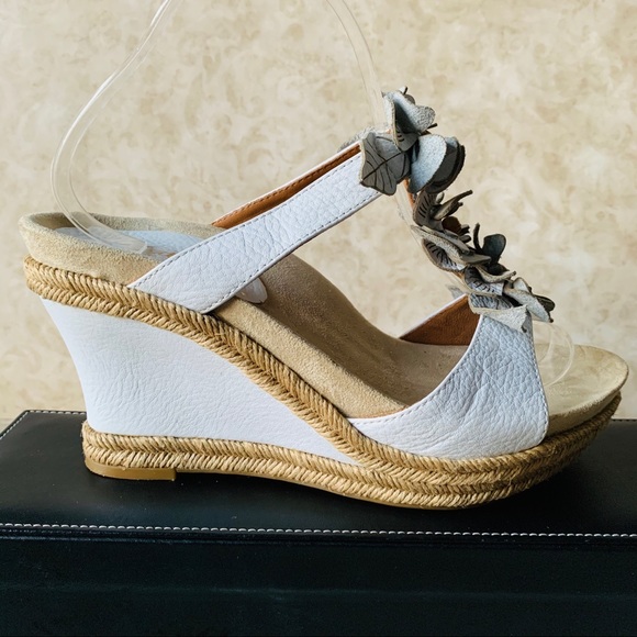 earthies wedges
